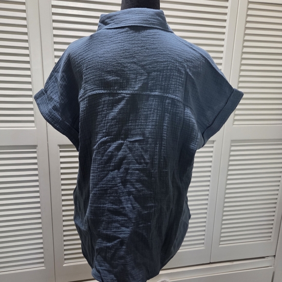 Blue Button-Up Women's Top NWT. Size M - Picture 2 of 7